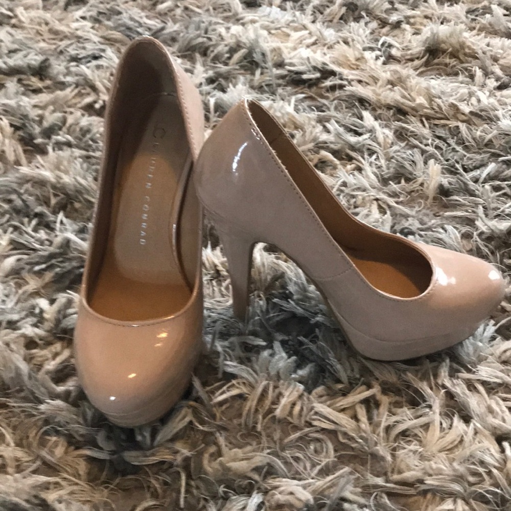 LC Lauren Conrad nude heels size 5.5